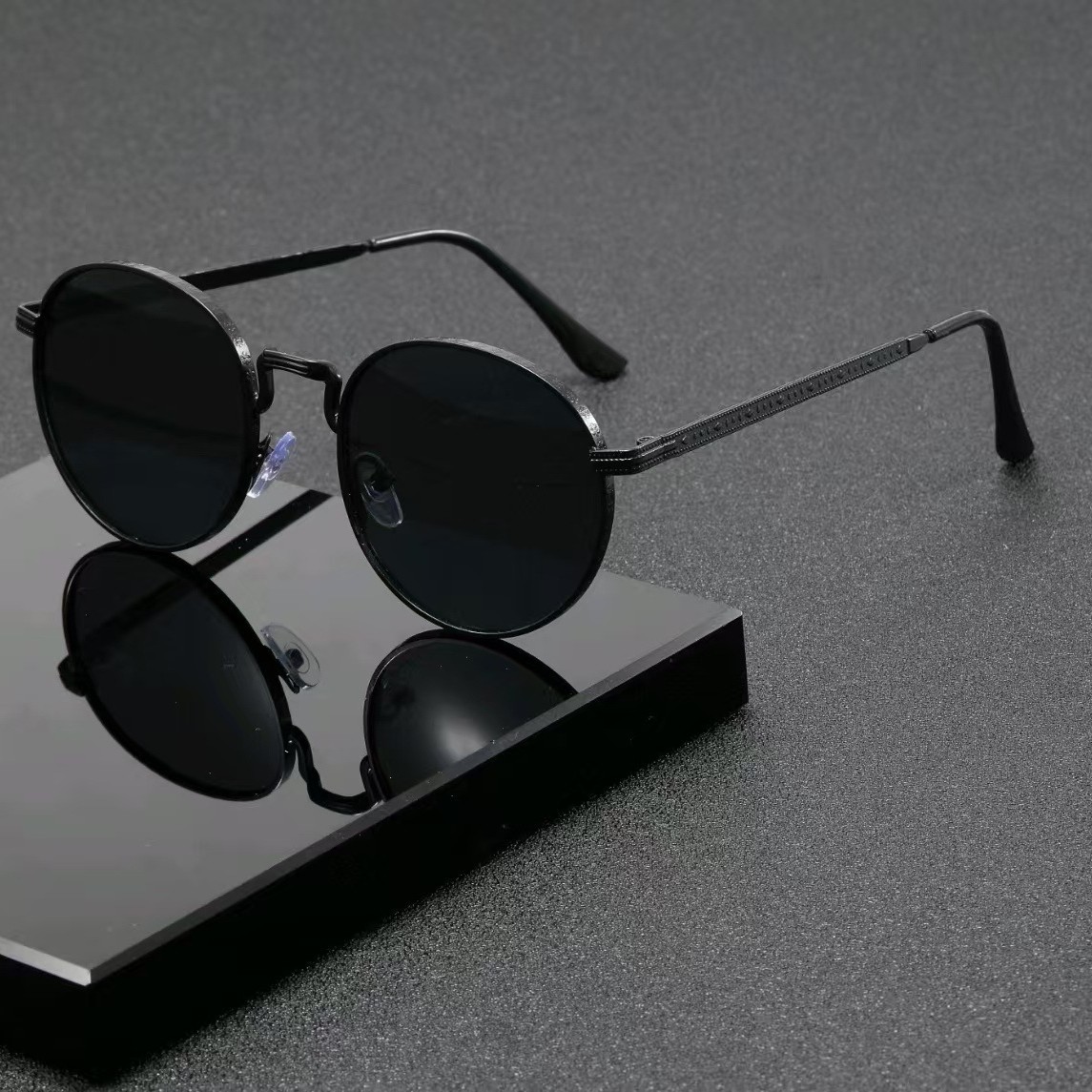 Street Fashion Brands - Fashion Classic Round Sunglasses Men Women