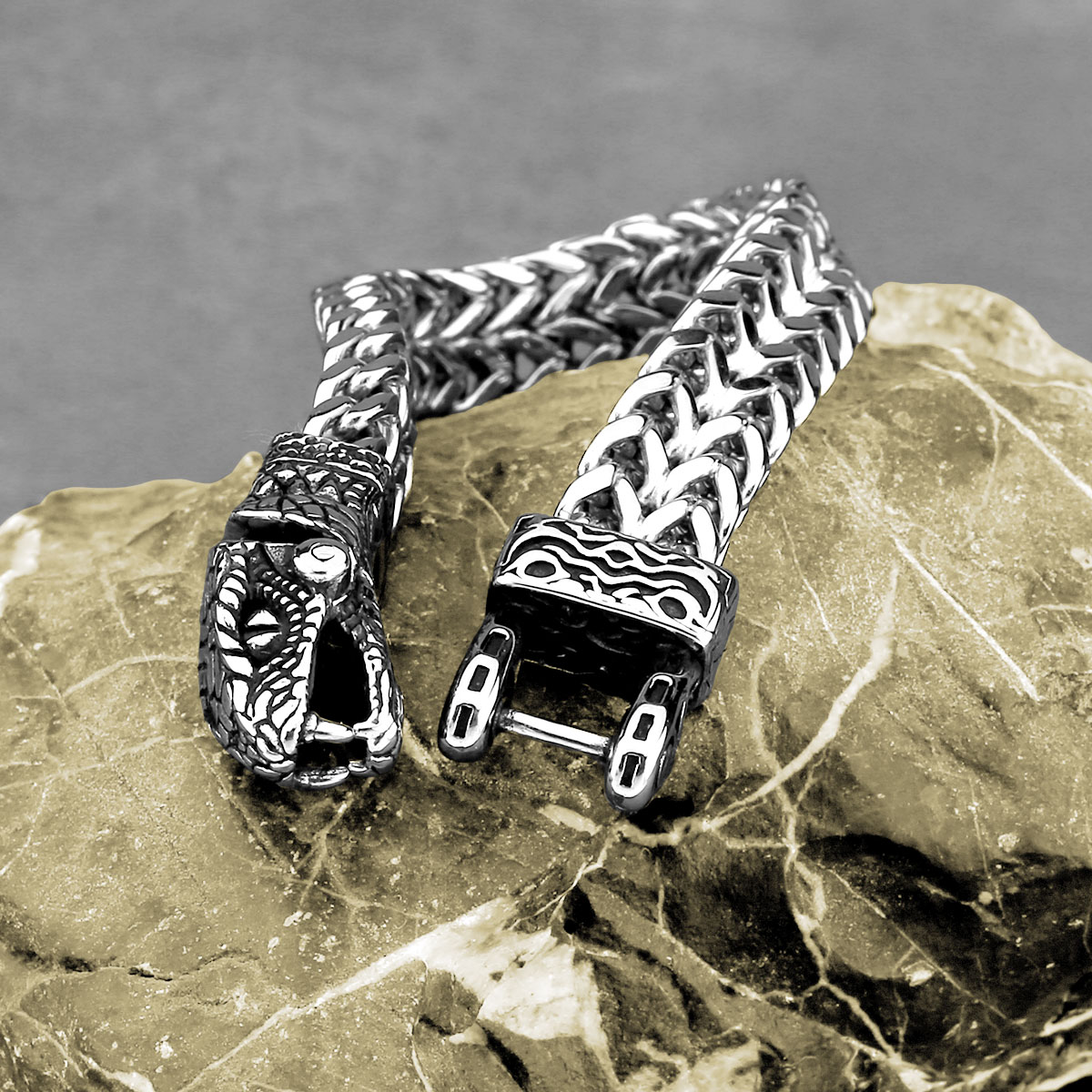 New Design Viking Snake Head M - Street Fashion Culture 评论和价格