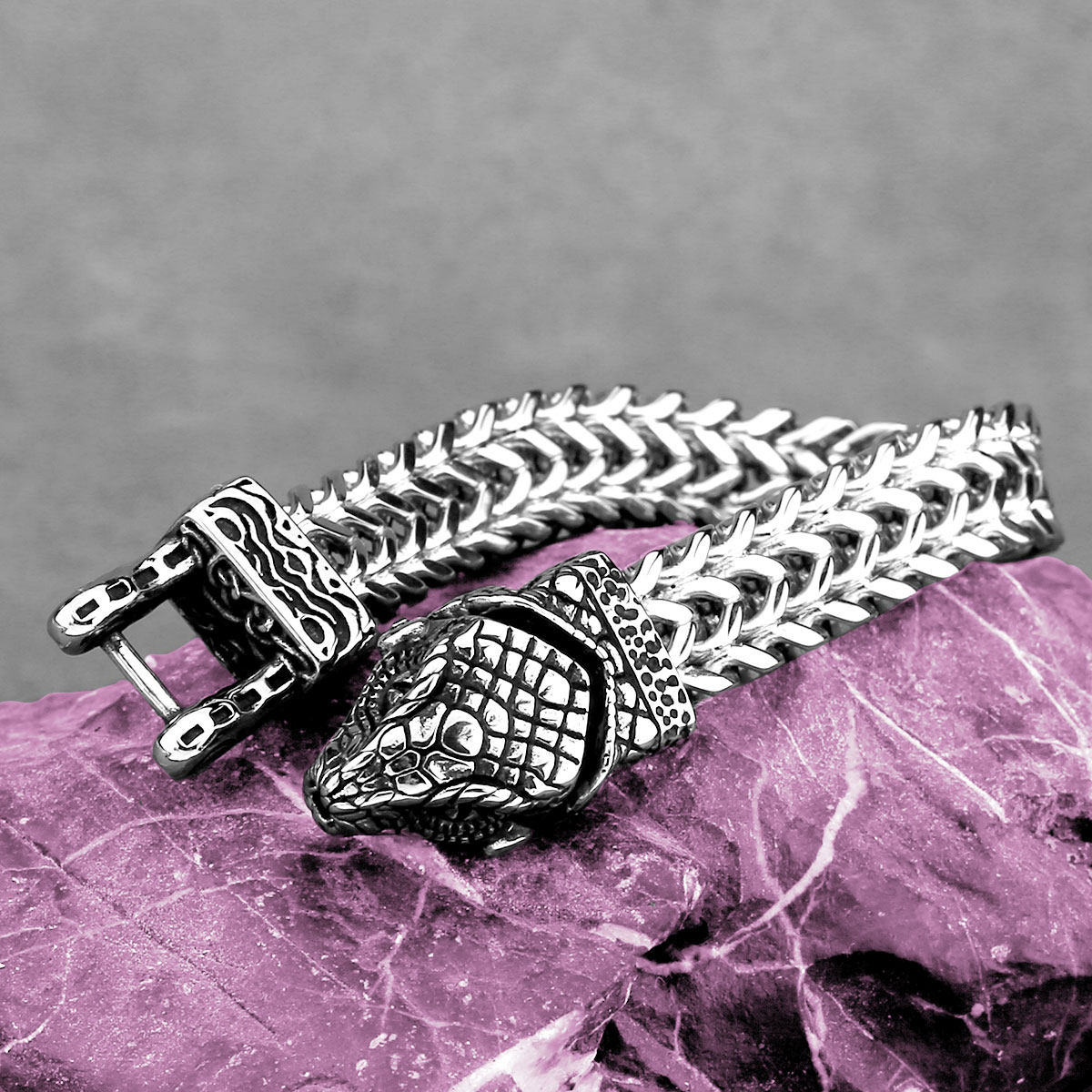 New Design Viking Snake Head M - Street Fashion Culture 评论和价格