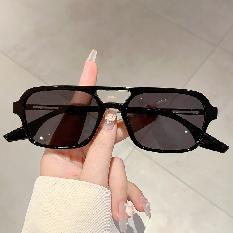 Trendy Women Double Beam Sungl - Street Fashion Brands 评论和价格