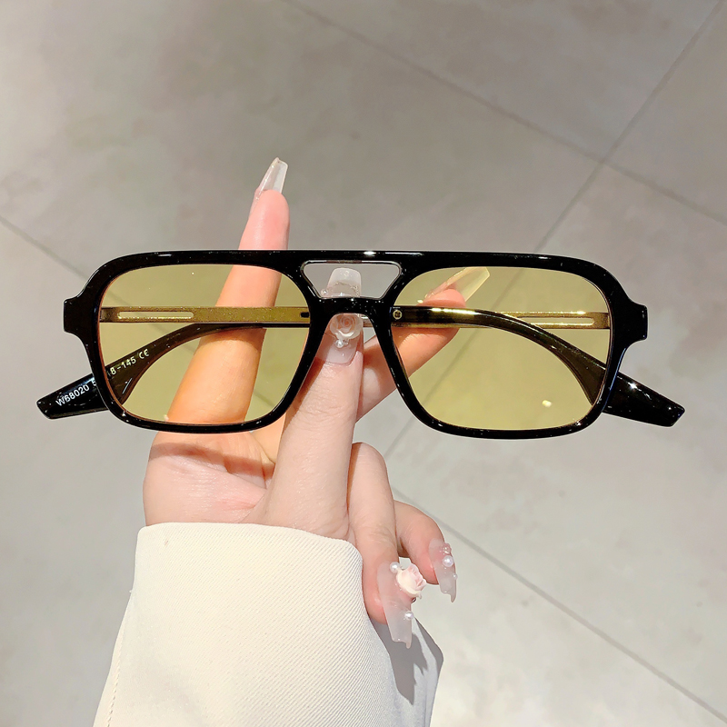 Trendy Women Double Beam Sungl - Street Fashion Brands 评论和价格