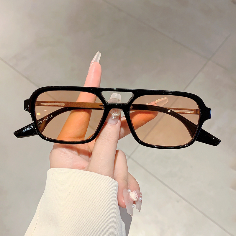 Trendy Women Double Beam Sungl - Street Fashion Brands 评论和价格