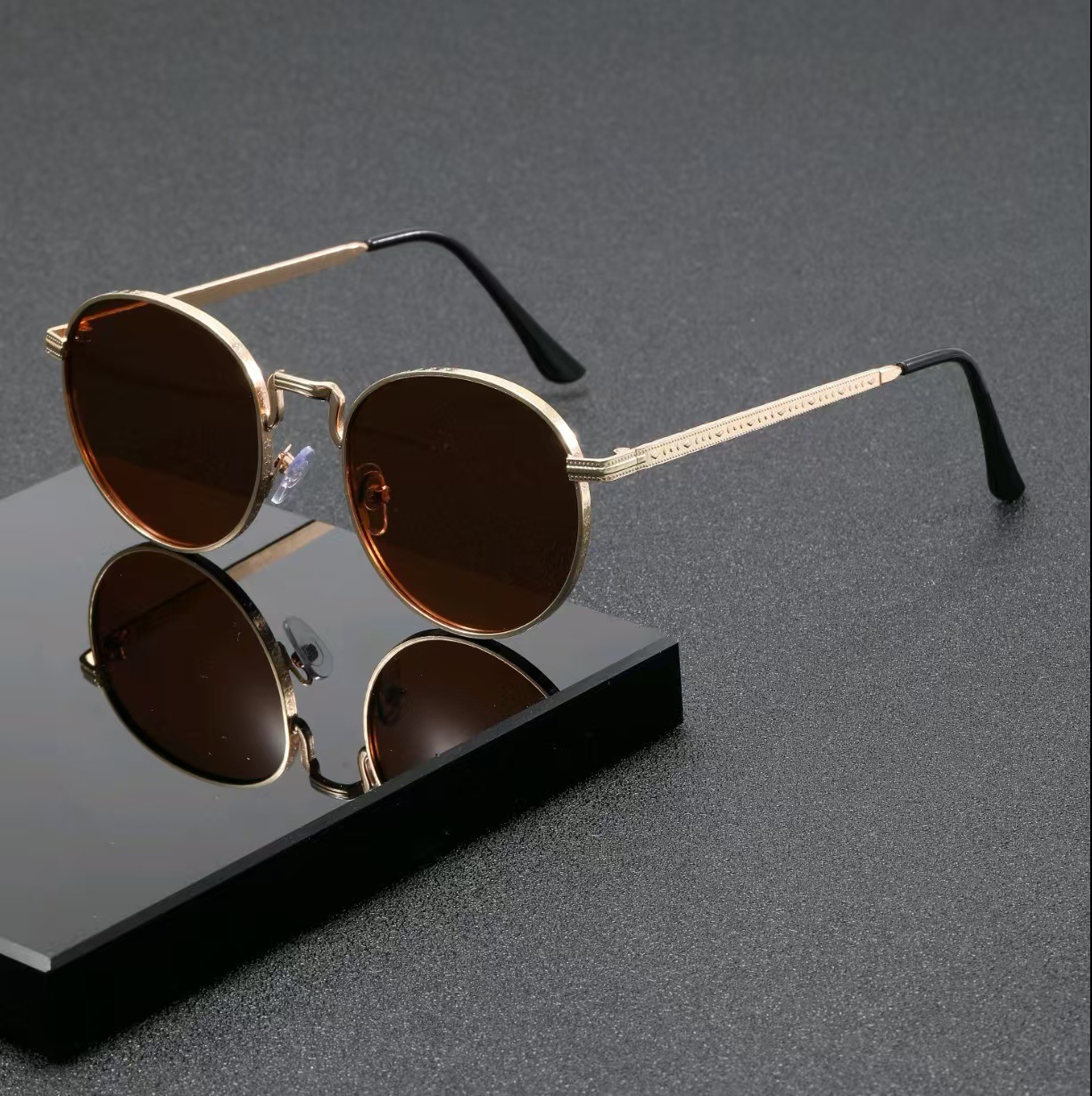 Fashion Classic Round Sunglass - Street Fashion Brands 评论和价格